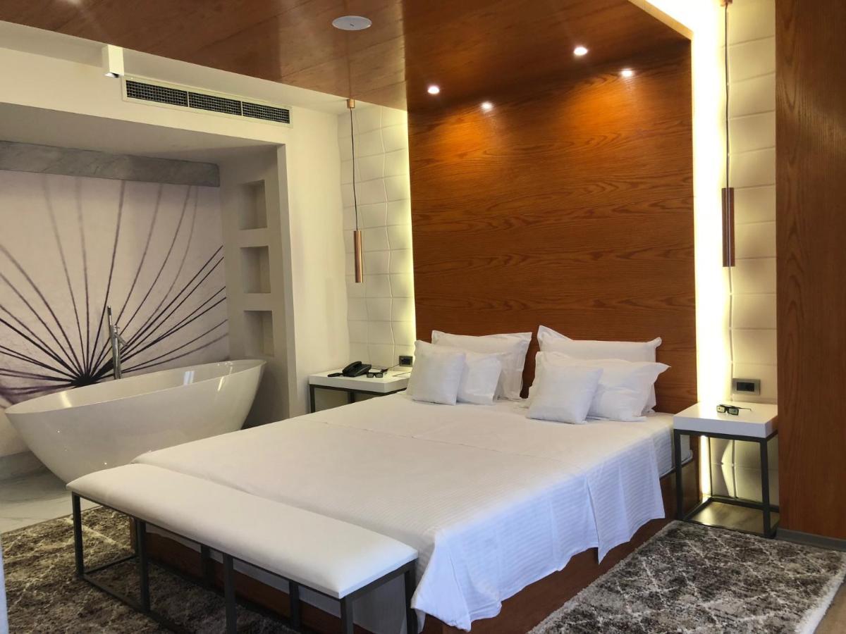 Vlorë Hotel Palace מראה חיצוני תמונה